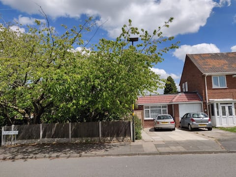 Top Airbnb: Luxury apartment in Birmingham with free parking. in Selly Oak