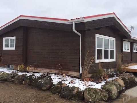 Cedarbelle - Cozy Cabin with Hot Tub & Sauna