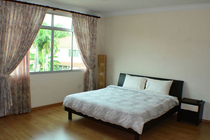 Spacious Room w/ King Sized bed