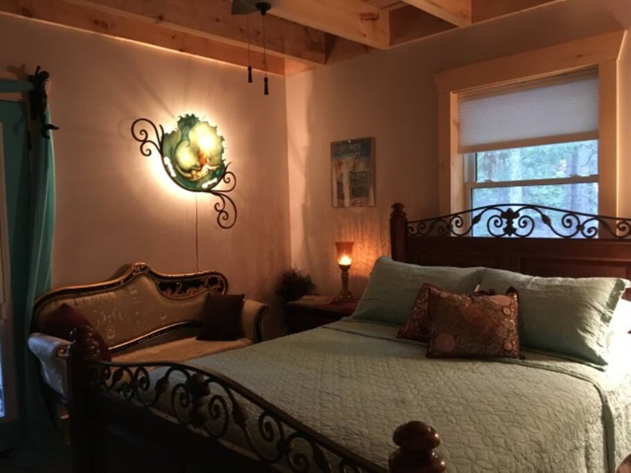 Mermaid's Casita Suite .. Pet friendly , Wheelchair accessible .. Queen Bed