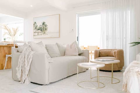 3 bedroom Luxe Beach House - ‘Bianco on Shoal’