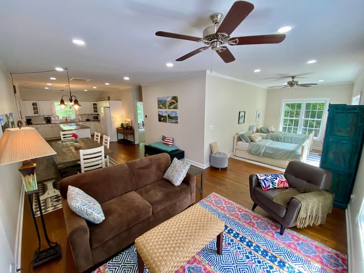 Sunset Gateway 1200 Sq Ft Apt W/ Community Dock! - Chimney Rock, NC