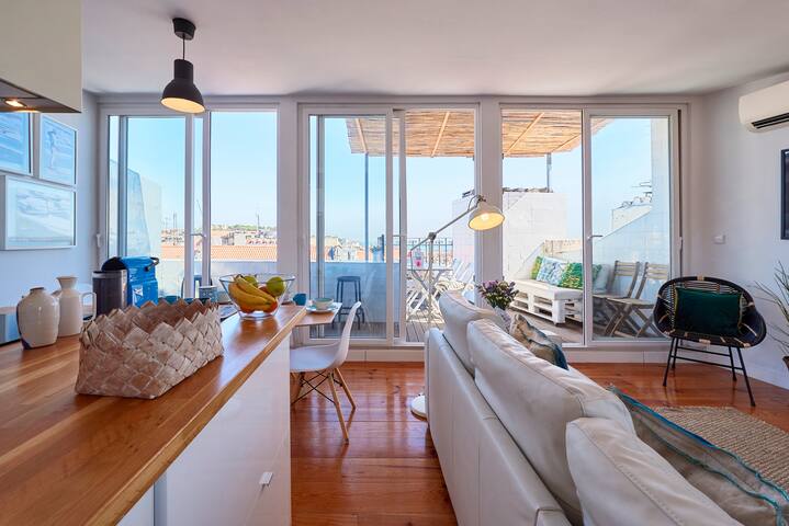 Chiado Terrace with stunning views – 3BR_3WC_AC! gallery image 5