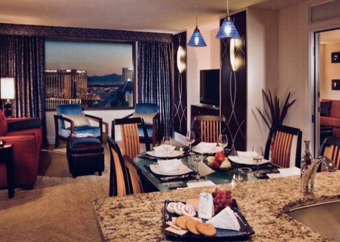 Prime Location – 2BD/2BA Villa on Las Vegas Blvd! gallery image 3