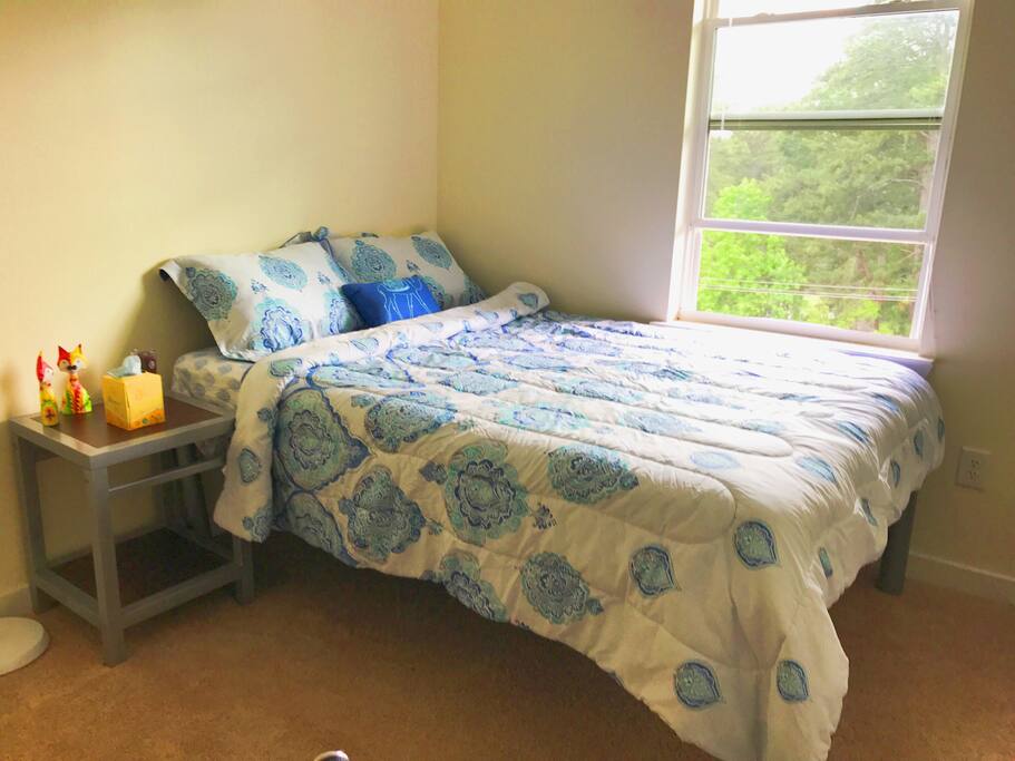 Full size bed