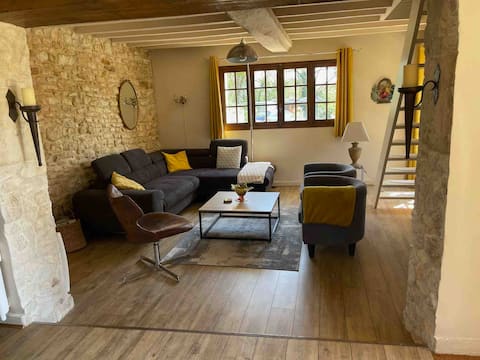 Airbnb performant: Cozy cottage with pool and tennis court à Nièvre