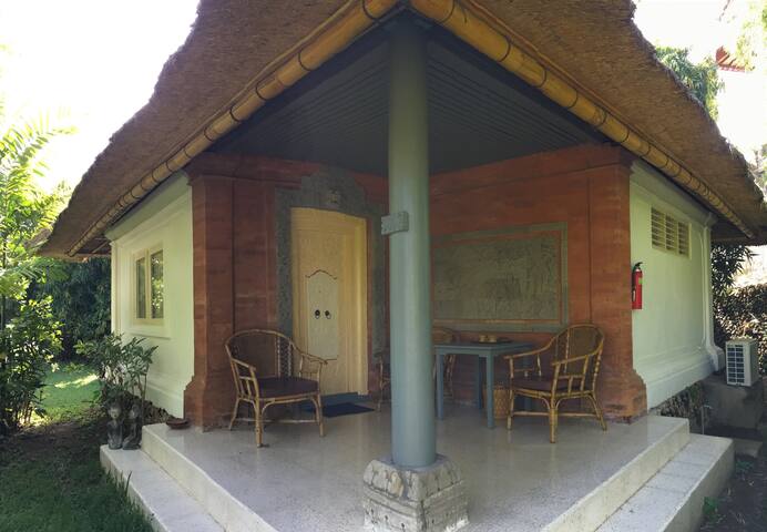 Poppies Cottages On Two The Gold Room Cottages For Rent In