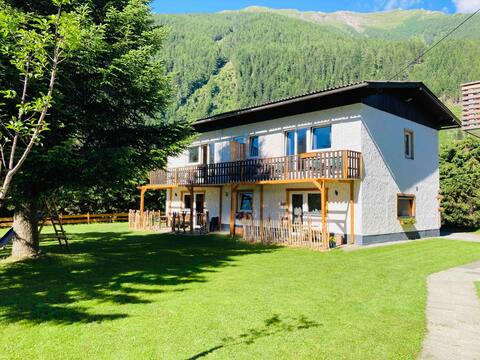 Gemütliche Wohnung im Chalet-Stil mit Garten  - Alpen