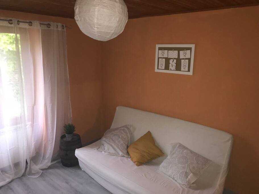 Chambre avec canapé-lit