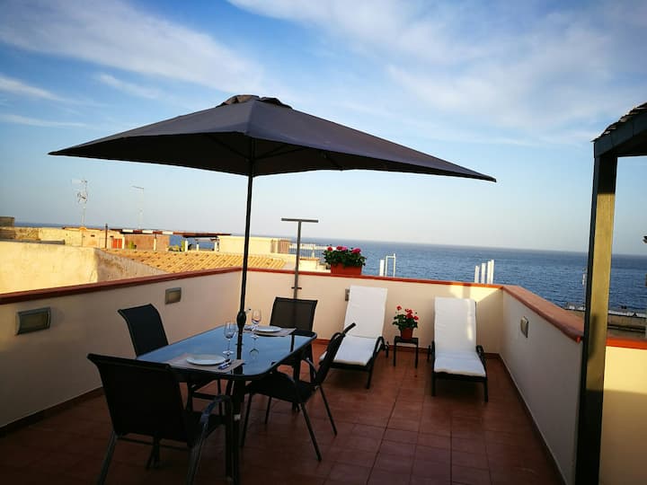 Apartment with terrace with sea view in Ortigia