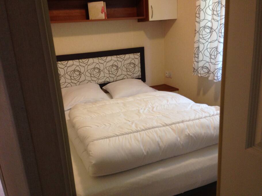 Chambre principale lit 140x200