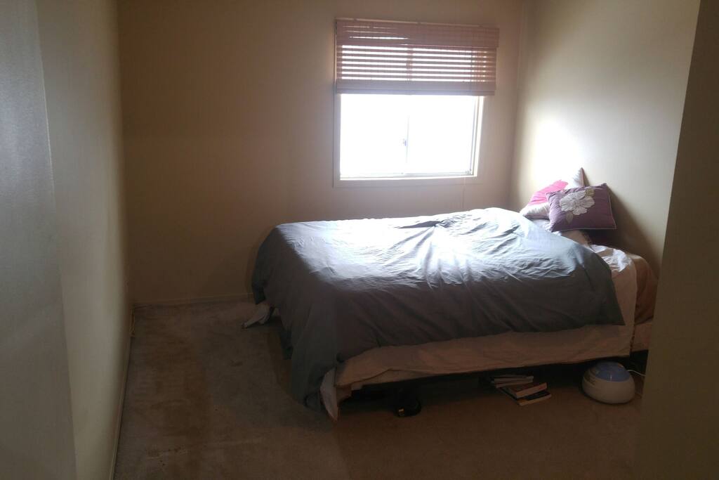 Large Room Queen Bed