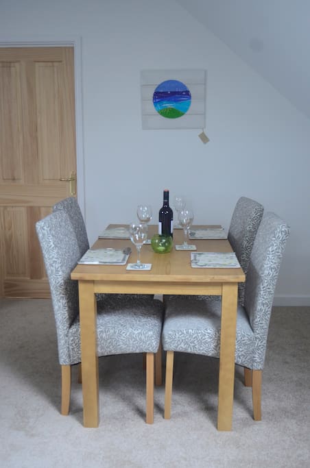 Dining area for up to 4 people