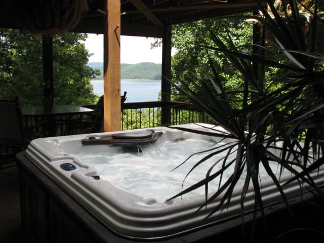 Hot tub! Lake view! Adventures of every kind!