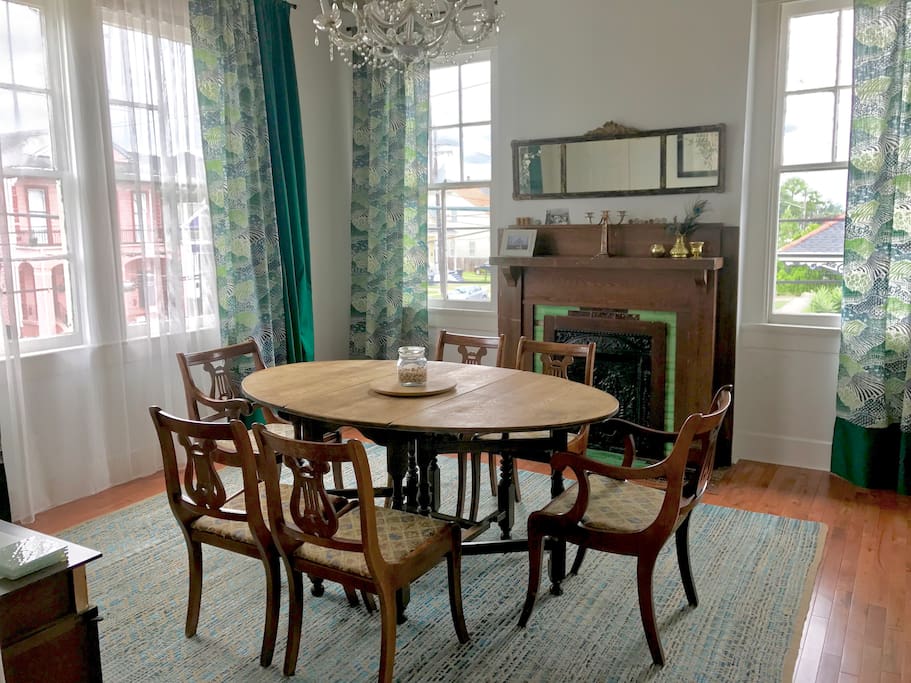 Dining area seats 6.