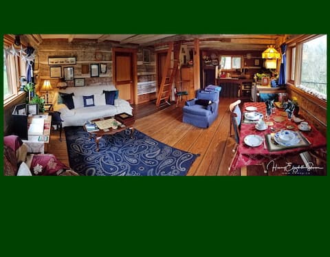 Top Airbnb: Galiano's Captains Quarters 1894 Heritage LogHouse in Southern Gulf Islands