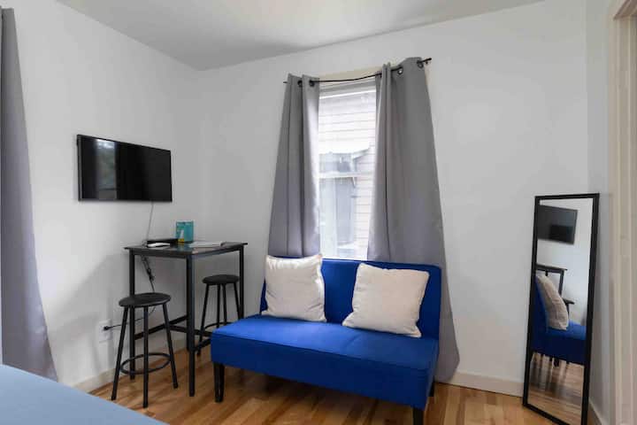 Mini Mod Apartment, Private- Parking - Burlington, VT
