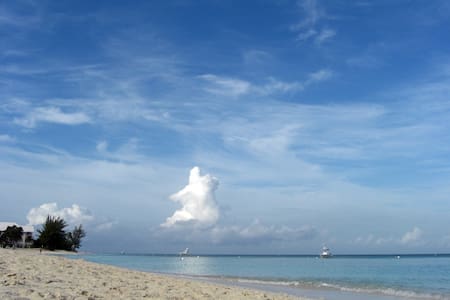 Seven Mile Beach cozy apartment