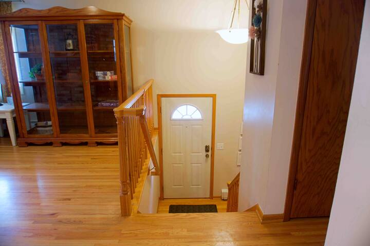 5 bdrm house w/HOT TUB across from Moore Lake Park gallery image 4