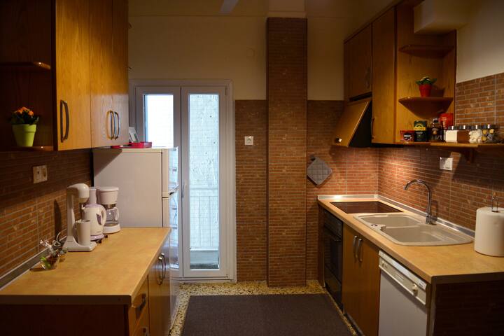 NEW 4 bedrooms aptm in the historical city center gallery image 4