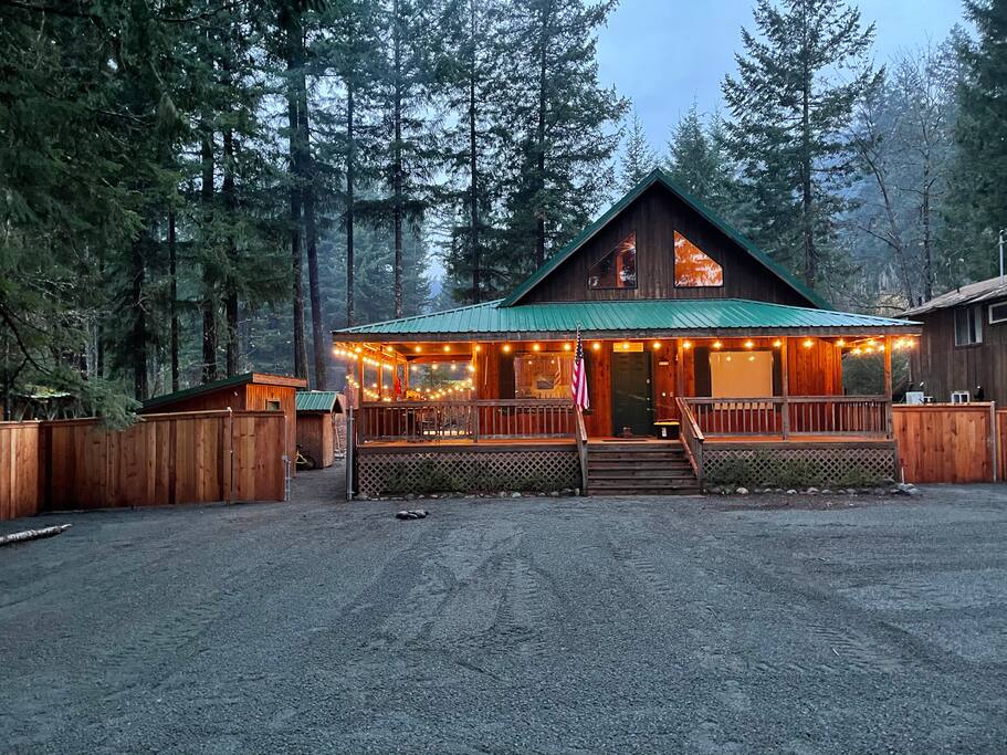 Quiet, Family Friendly Cabin in Packwood WA Houses for Rent in