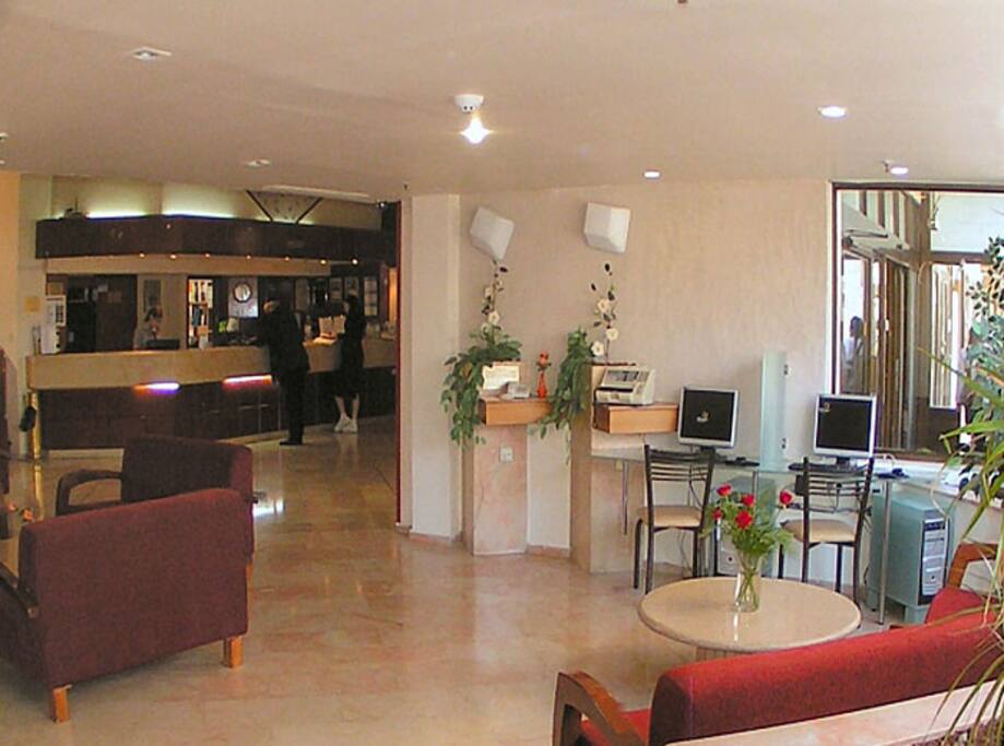 Lobby with 24-hour Concierge