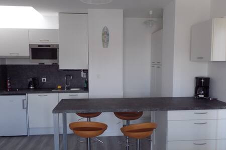 Super studio 30M2 avec terrasse au port Olona