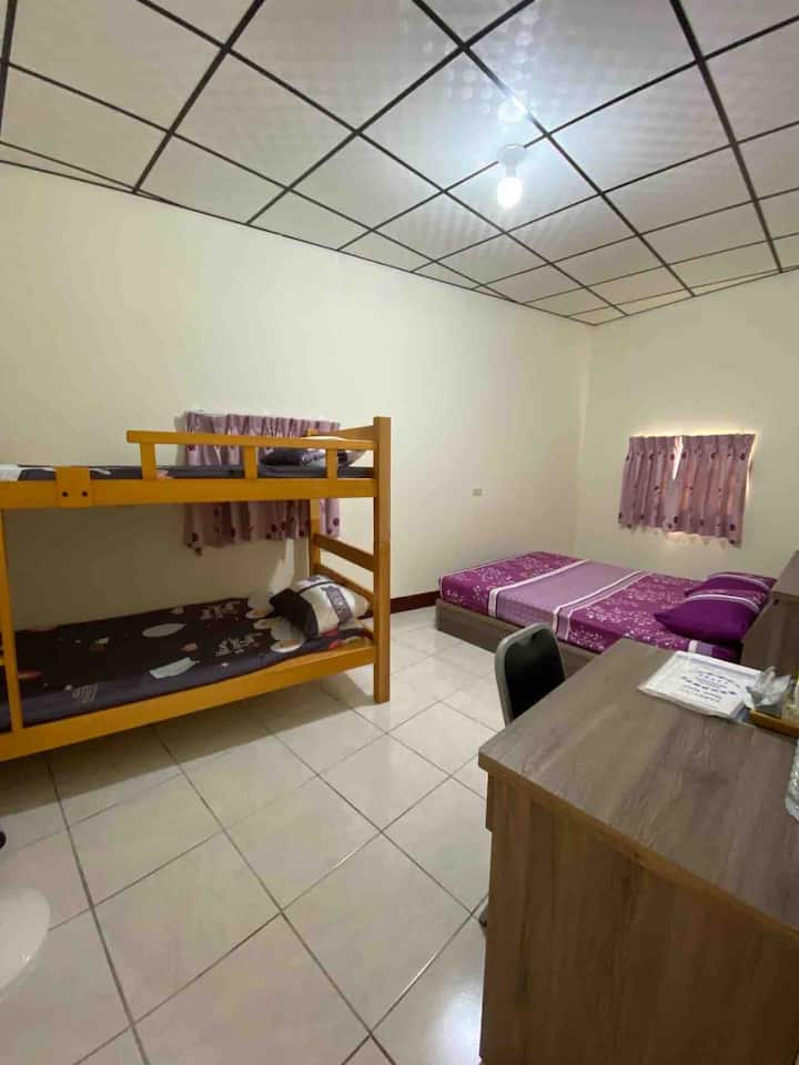 Chumba cha Watu Wanne 1E