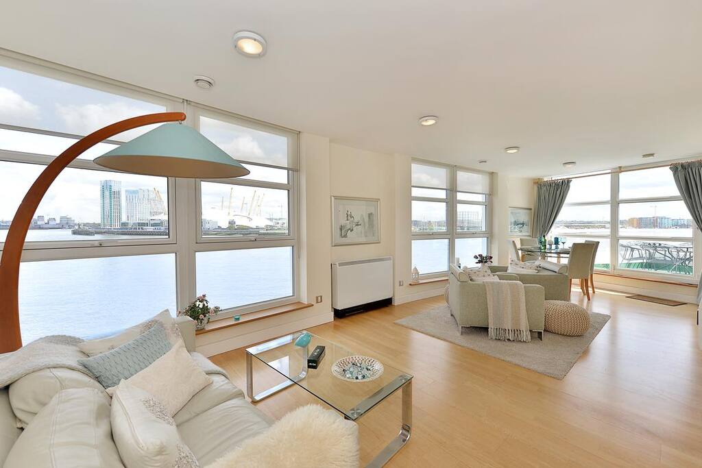 Living Room / Sofa Bed