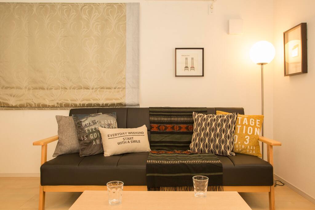 Have a good time in the room you can feel like you are in the cafe.
The house is newly built one and it has two stories.
This house has three bed rooms so you can relax a lot.
The brand new house makes your stay more relaxing.
ブルックリンスタイルのクールなリビング&ダイニングでカフェなような空間での滞在をお楽しみいただける新築2階建のAirbnbです。
ベッドルームもたっぷり3部屋あり、ゆっくりとリラックスできます。
ピカピカの新築ルームで、あなたのグループ旅がさらに楽しくなれば嬉しいです!
わからないことがあれば、お気軽にホストへメッセージを送ってください^^