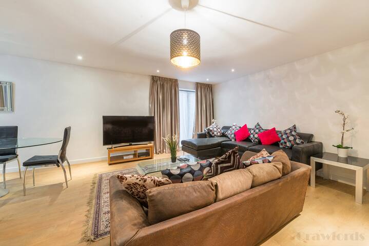 Paddington 3 Bed 2 Bath A/C Apartment 440 gallery image 2