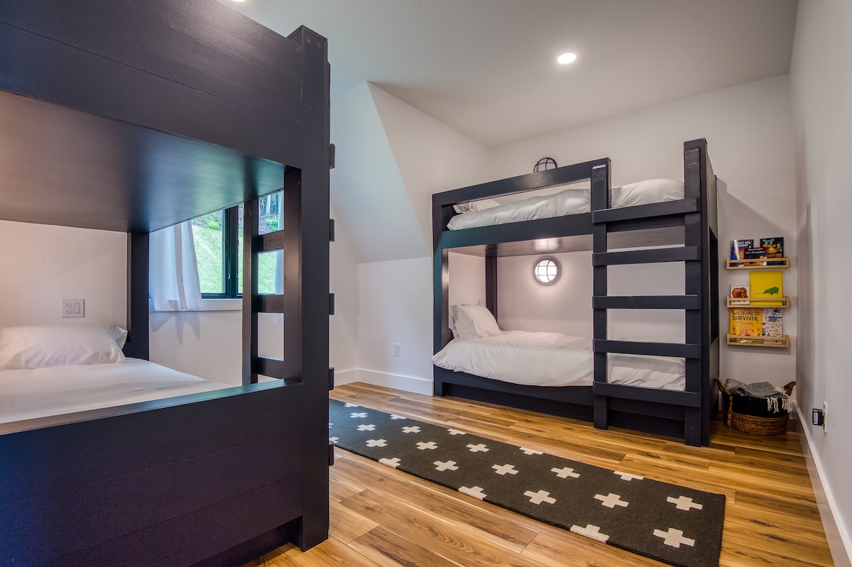 Excite the kids (or kids at heart) with two sets of bunk beds, sleeping up to 4!