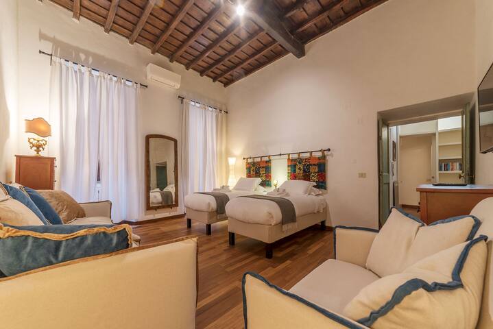 Unique opportunity to live in a Renaissance palace gallery image 3