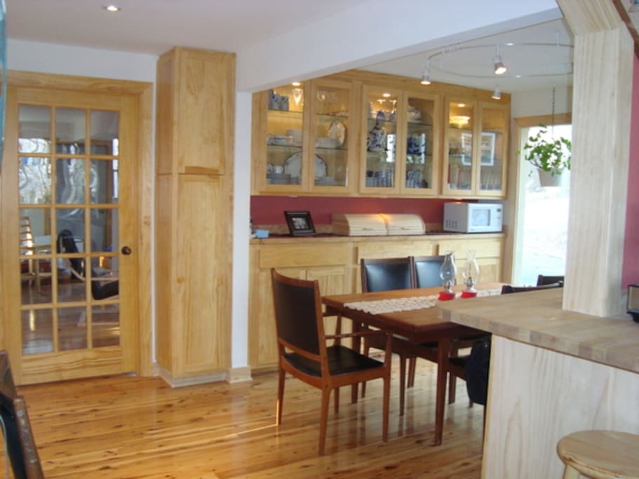 Shared dining room