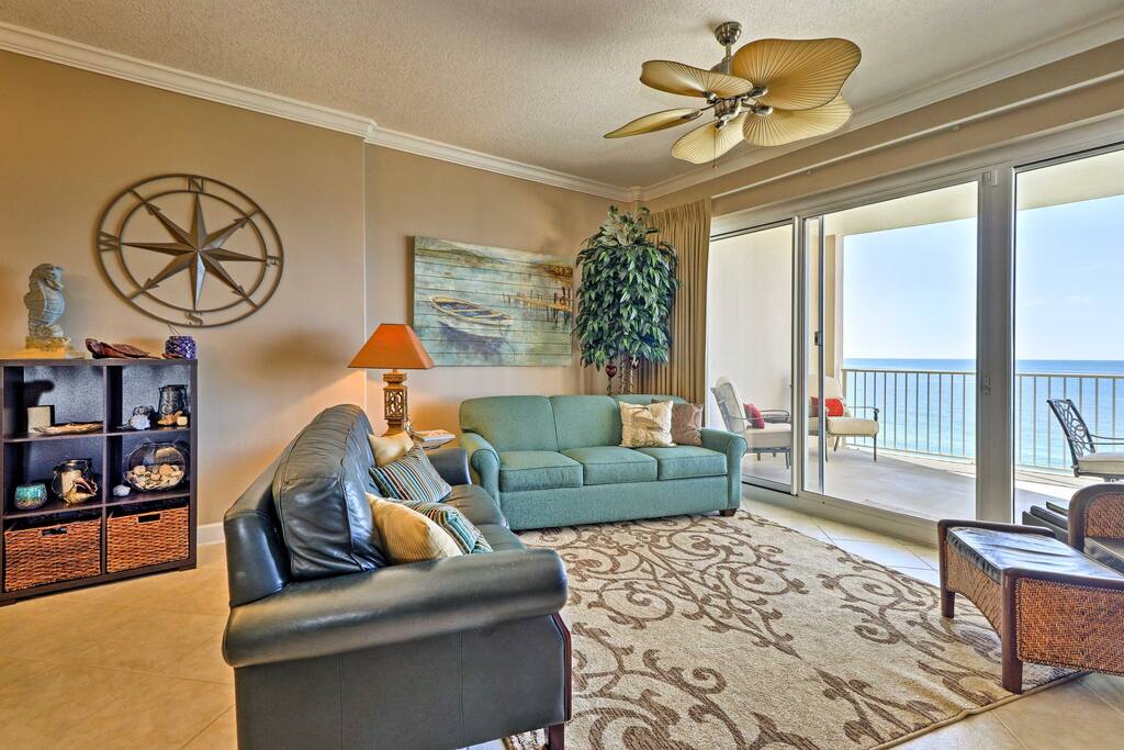 This spacious unit comfortably sleeps 6 and boasts beachy decor.