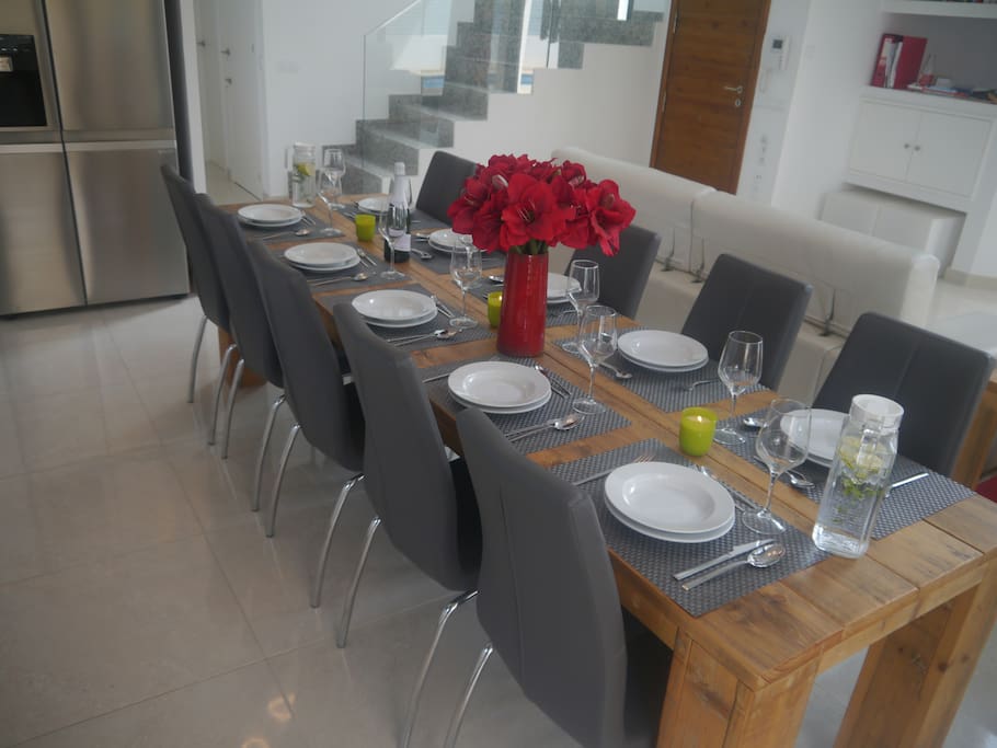 The extra-long wooden dining table for 10 persons with our beautiful artificial flowers.