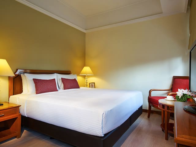 Pristine 2BR Apt in the Heart of Orchard Road gallery image 2