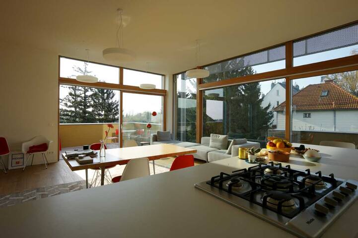 Modern Villa With Stunning City View for 4P gallery image 3