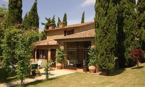Casa Pindaro, surrounded by greenery