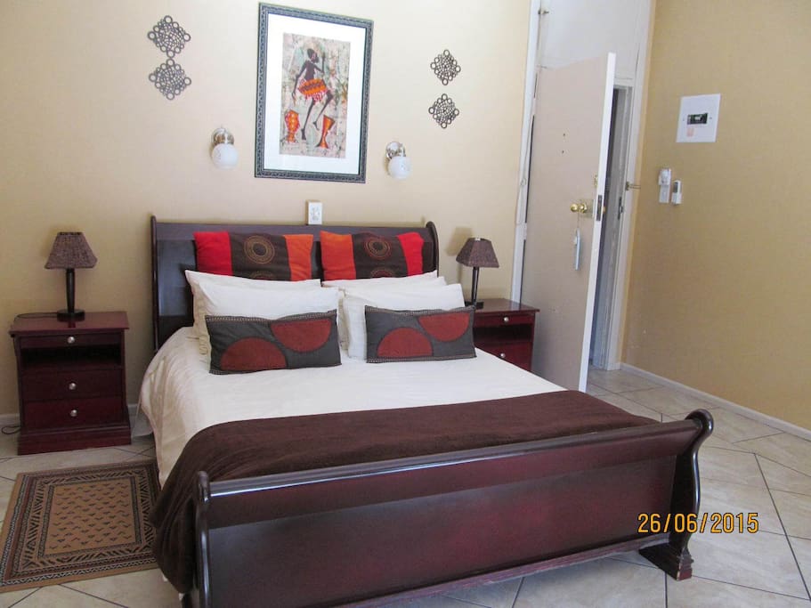 Penny Black - queen size bed and double sleeper couch. En-suite bathroom with bath and shower. Balcony