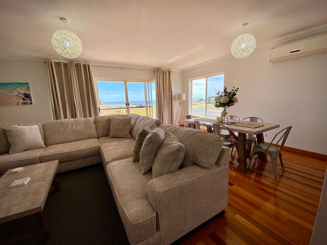Bunbury beachfront townhouse, 500m to the CBD. gallery image 4