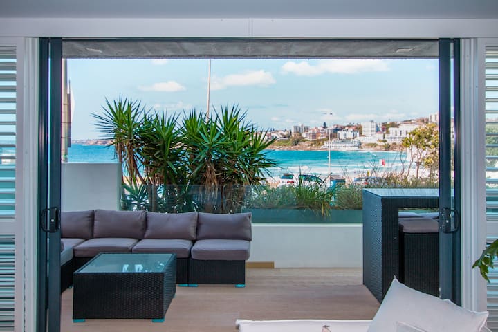 Family Beachside Apartment Overlooking Bondi Beach