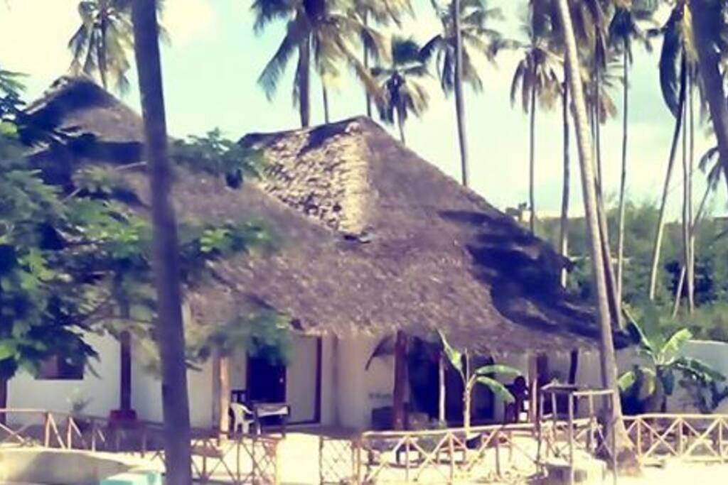 Babu Sharo Apartment (2 pax on the left)