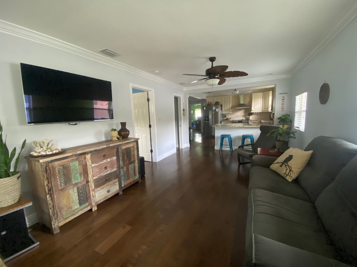 Top performing Airbnb: Quiet Heights Home, close to Riverwalk & Downtown in Riverside Heights