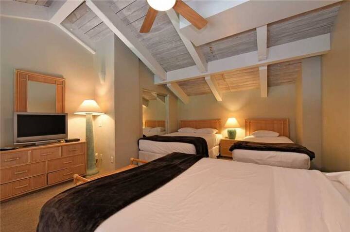 C403:Upstairs loft bedroom has 2 double beds + 1 twin bed and bathroom upstairs.