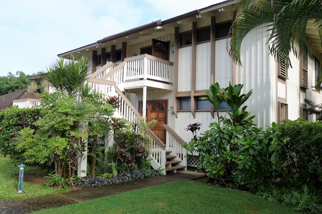 ROYAL'S TOP FLOOR STUDIO,
'HALE ANINI'