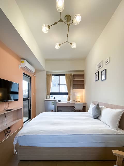 [Like!] Balcony double room · First Middle Street Night Market