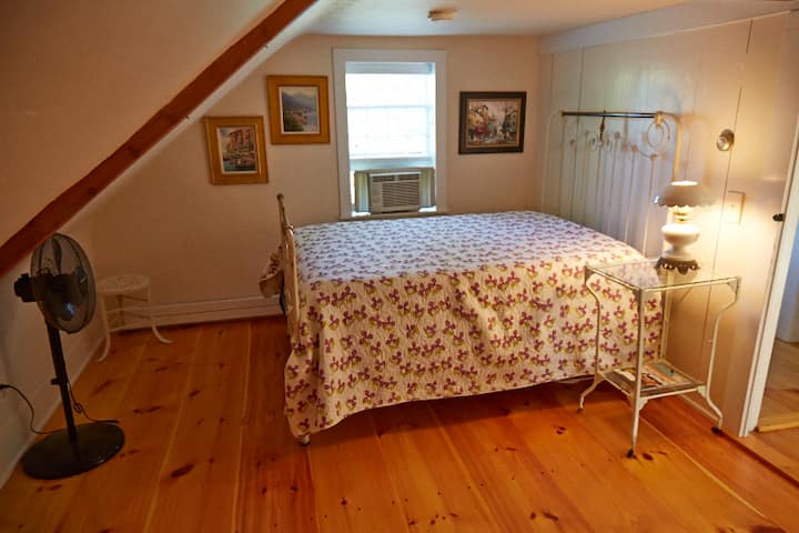 غرفة نوم مزدوجة مريحة في الطابق الثاني