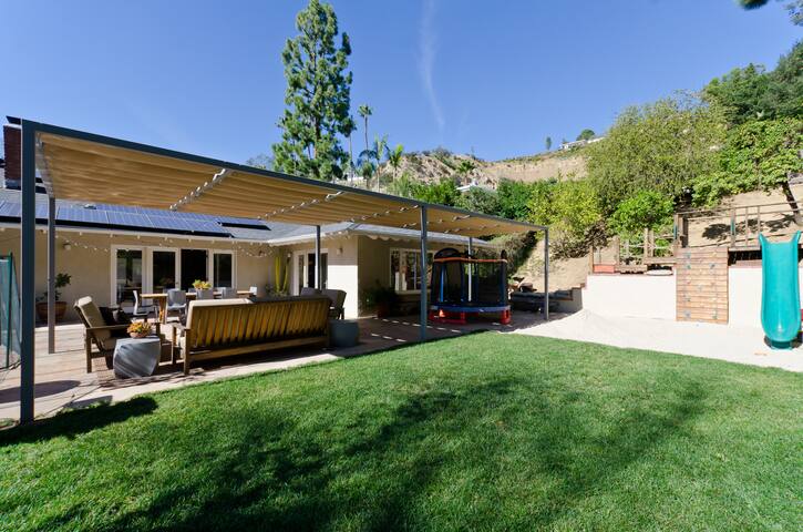 Bird Street Family Oasis w/heated pool, spa gallery image 3