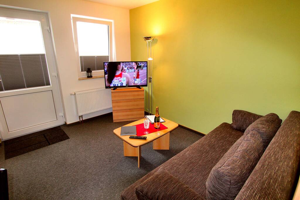 Wohnbereich mit Full-HD-TV